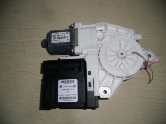 Motor Elevador Vidro Frente Esquerdo Volkswagen Golf Plus 2008 mev305